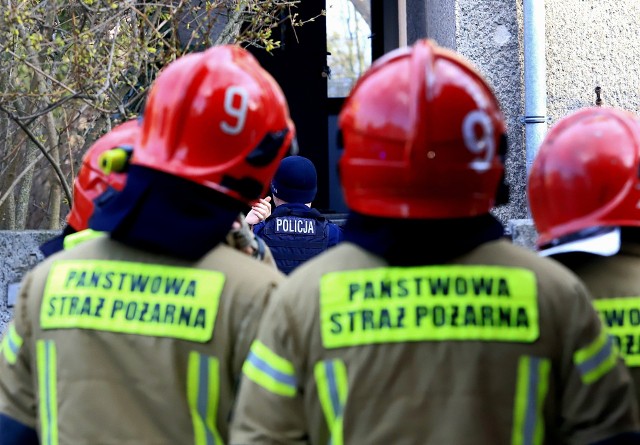Pożar wybuchł w mieszkaniu w domu wielorodzinnym przy ul. Chołoniewskiego wczesnym popołudniem w środę (15.03).