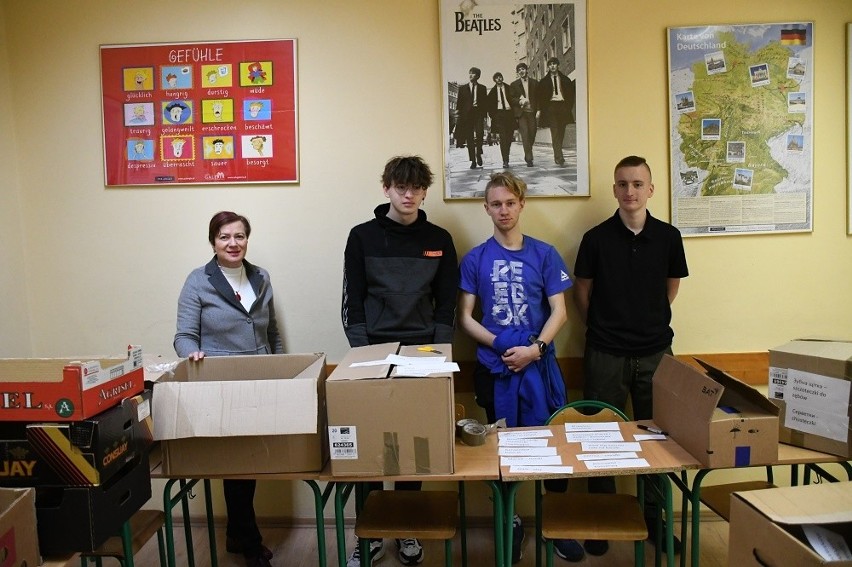 Uczniowie Zespołu Szkół nr 1 pomagają Ukrainie