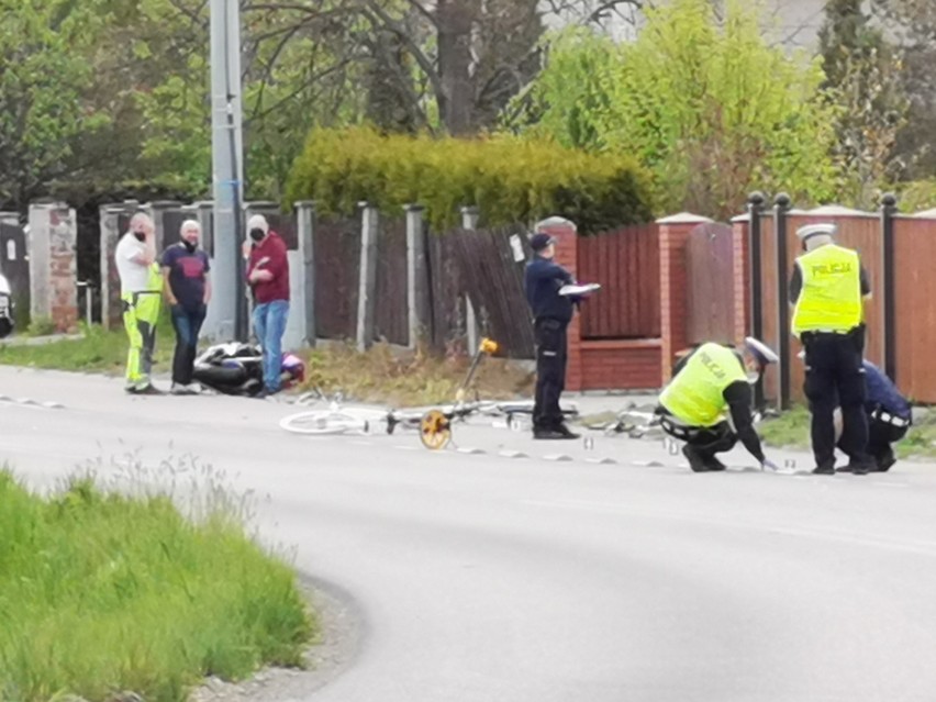 Chrzanów. Motocyklista potrącił dwoje rowerzystów. Helikopter LPR w akcji  [ZDJĘCIA]