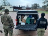 Murem za mundurem. Radomscy przedsiębiorcy przekazali dary dla służb pilnujących granicy z Białorusią i migrantów, którzy dotarli do Polski