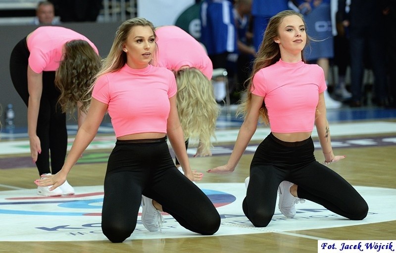 Cheerleaders podczas meczu AZS Koszalin - Arka Gdynia....