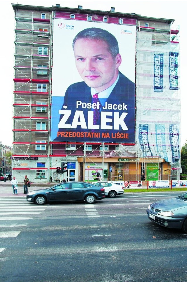 Przez ostatnie 4 lata Jacek Żalek nie był zbyt aktywny w Sejmie. Za to w walce o kolejny mandat poselski był widoczny wszędzie.