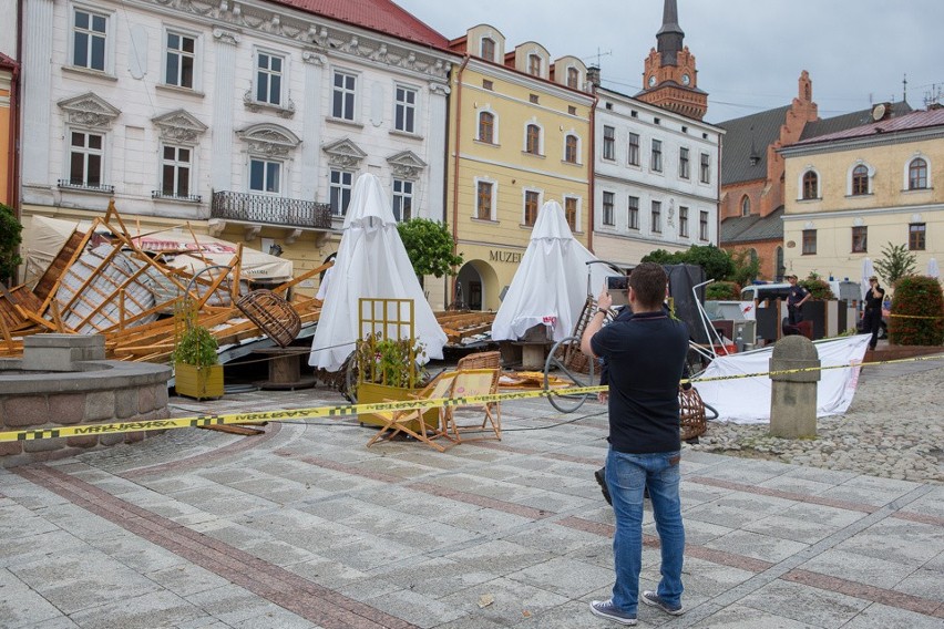 Gwałtowna burza w Tarnowie, ranni i spore zniszczenia [ZDJĘCIA INTERNAUTÓW]