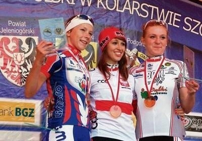 Katarzyna Niewiadoma - w środku - wygrała rywalizację juniorek podczas górskich mistrzostw Polski Fot. Archiwum klubu