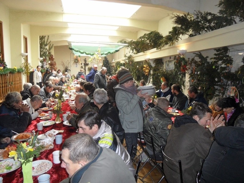 Śniadanie dla bezdomnych w Katowicach...