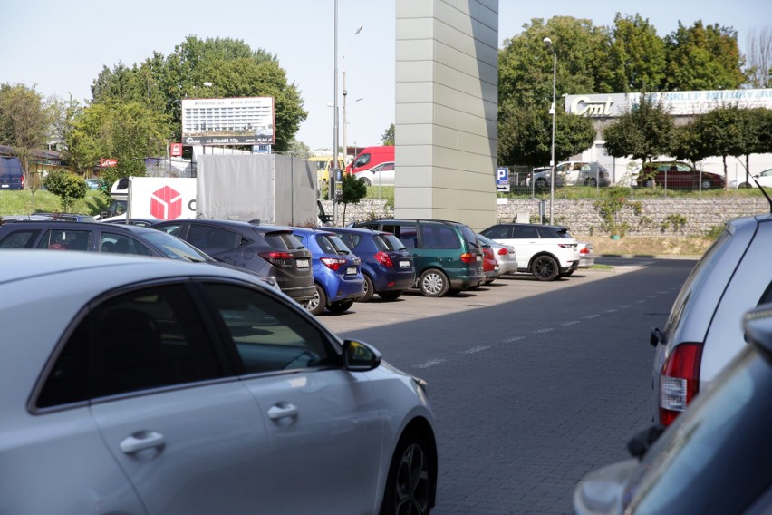 Parkomaty przy Olimpie w Lublinie. Kto zapłaci za parkowanie a dla kogo będzie ono dalej za darmo? 