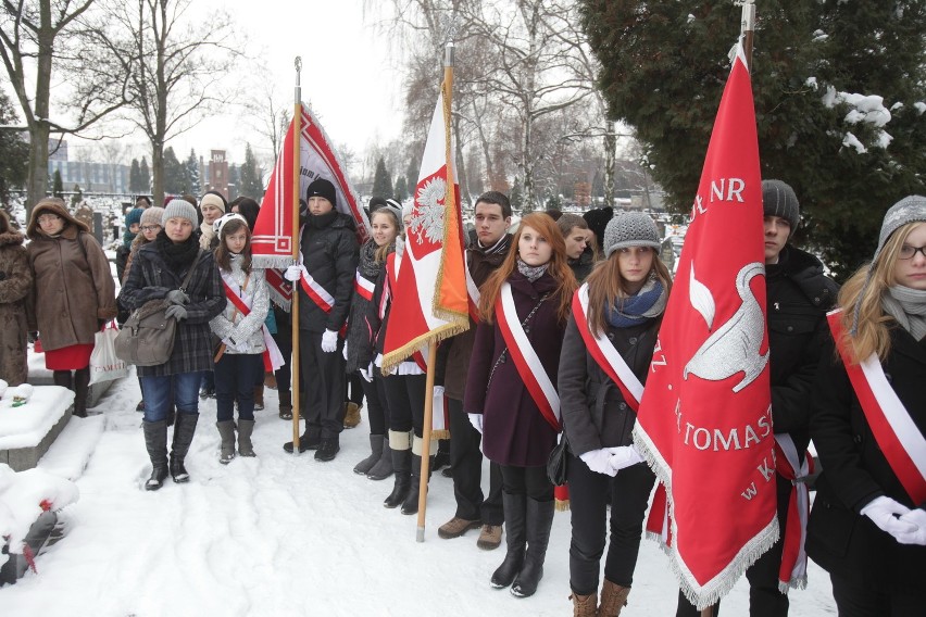 46. rocznica śmierci Cybulskiego. Tłumy przy jego grobie w Katowicach [ZDJĘCIA i WIDEO]