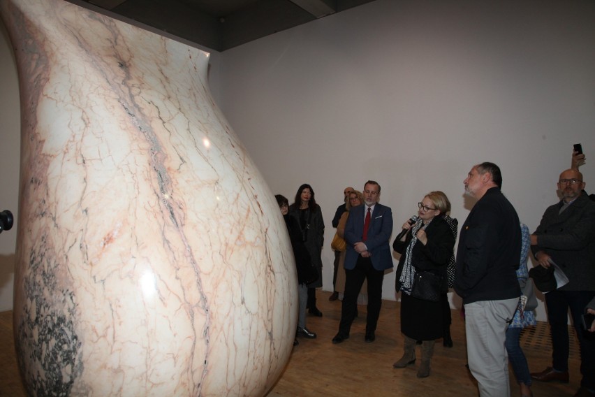 W Centrum Rzeźby Polskiej w Orońsku można oglądać wystawę jednego z mistrzów współczesnej rzeźby - Anisha Kapoora
