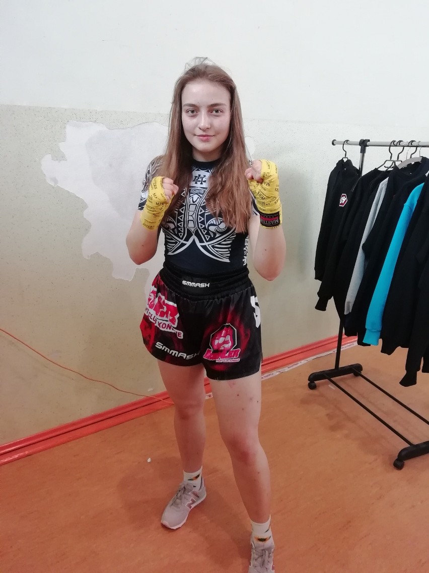 Weronika Barańska z Brawler Fight Klub Końskie zdobyła srebrny medal na mistrzostwach Polski w kickboxingu (ZDJĘCIA) 