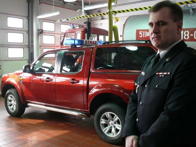 Włoszczowska Komenda Powiatowa Państwowej Straży Pożarnej otrzymała nowy samochód rozpoznawczo-ratowniczy marki Ford Ranger za prawie 100 tysięcy złotych.