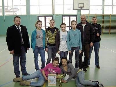 Zwycięski zespół dziewcząt z Gimnazjum nr 2 z Nowego Targu Fot. Archiwum organizatorów