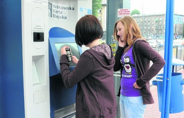 Większość automatów w Krakowie przyjmuje tylko stare banknoty