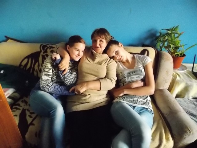 U Łykowskich pod jednym dachem żyją dwie samotne mamy, potrzebujące Waszego wsparcia: pani Józefa i jej córka Dorota. Robią  co tylko mogą, by rodzinie żyło się dobrze i szczęśliwie.