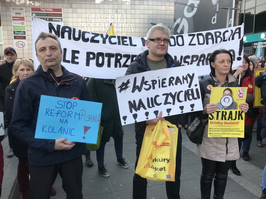 Katowice: Wiec poparcia dla strajkujących nauczycieli....