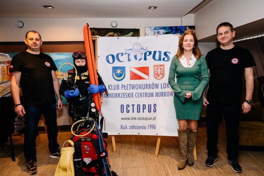 Szefowie Klubu Płetwonurków LOK TCN Octopus z Tarnobrzega promowali w Nowej Dębie nurkowanie i Jezioro Tarnobrzeskie