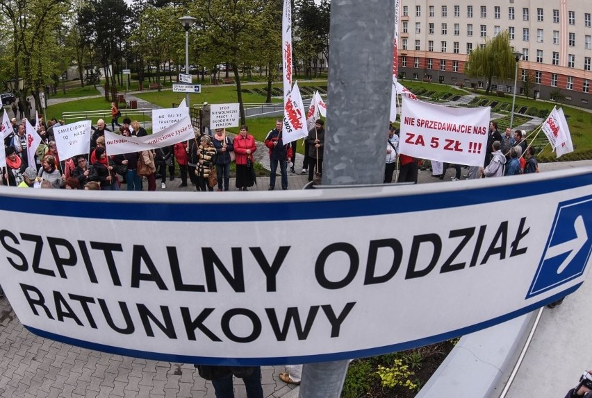 - Czujemy się oszukani przez dyrekcję szpitala - krzyczeli...