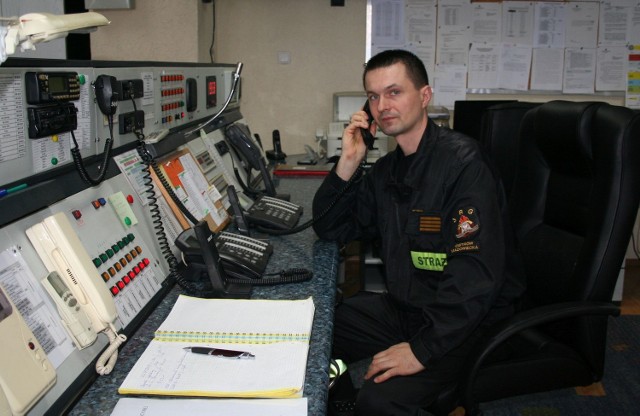 St. ogn. Marek Giera – dyżurny ostrowskiej straży