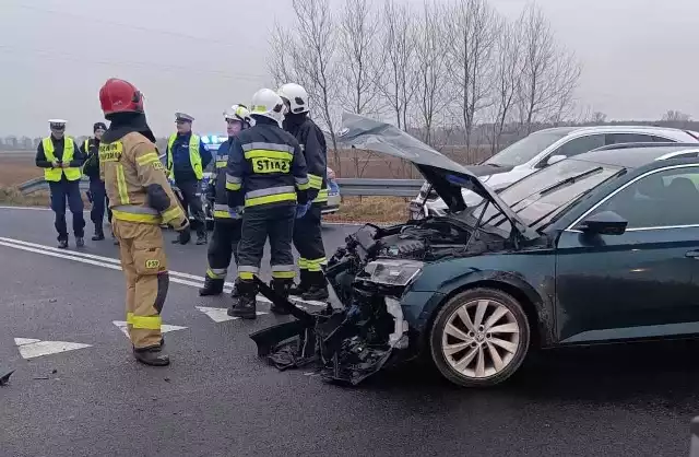 Wypadek na skrzyżowaniu drogi wojewódzkiej 112  i DW166 (koło zajazdu "U Bazyla")