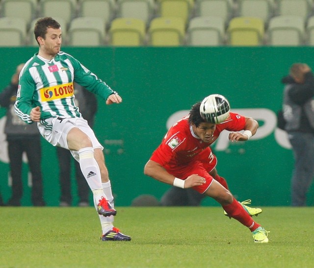 Obrońca Widzewa Hachem Abbes czeka na kolejnych defensorów