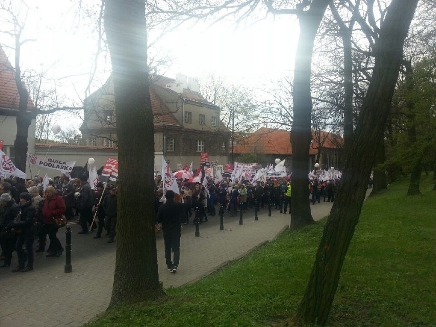 Nauczyciele z Lublina protestują w Warszawie (ZDJĘCIA)