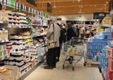 Dostawa zakupów do domu? W tych sklepach jest najtaniej! CENNIK Sprawdźcie oferty: Biedronka, Tesco, Carrefour Express, Piotr i Paweł i inne