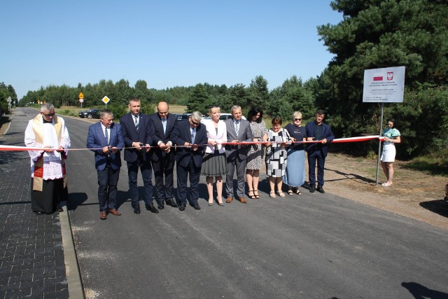 Otwarcie wyremontowanej drogi odbyło się między innymi z udziałem władz samorządowych oraz przedstawicieli parlamentu.