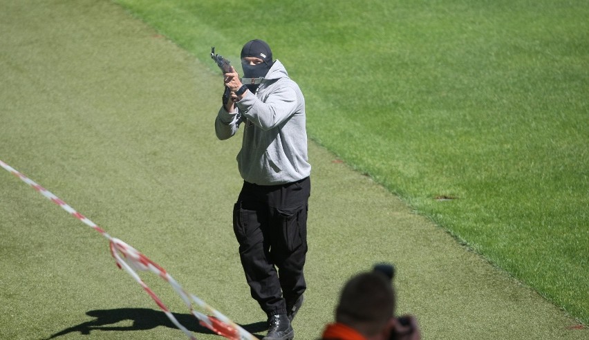 Pozorowany zamach na Stadionie Miejskim [ZDJĘCIA]