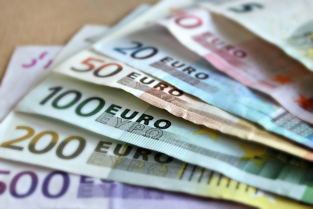 W badaniu IBRiS największą grupę stanowią osoby, które „zdecydowanie” nie zgadzają się na zastąpienie złotówki europejska walutą.