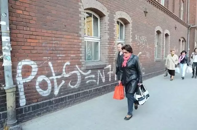 Potse zatrzymany! Wiele poznańskich murów oznaczonych jest jego tagiem