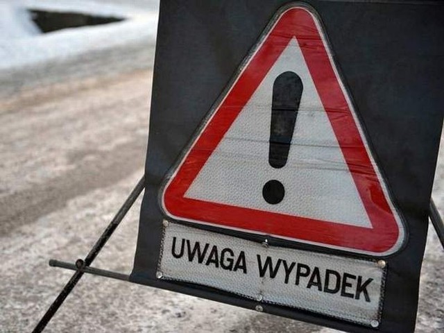 Kilkanaście minut temu do groźnego wypadku doszło w miejscowości Dąbrówka Słupska pod Szubinem.