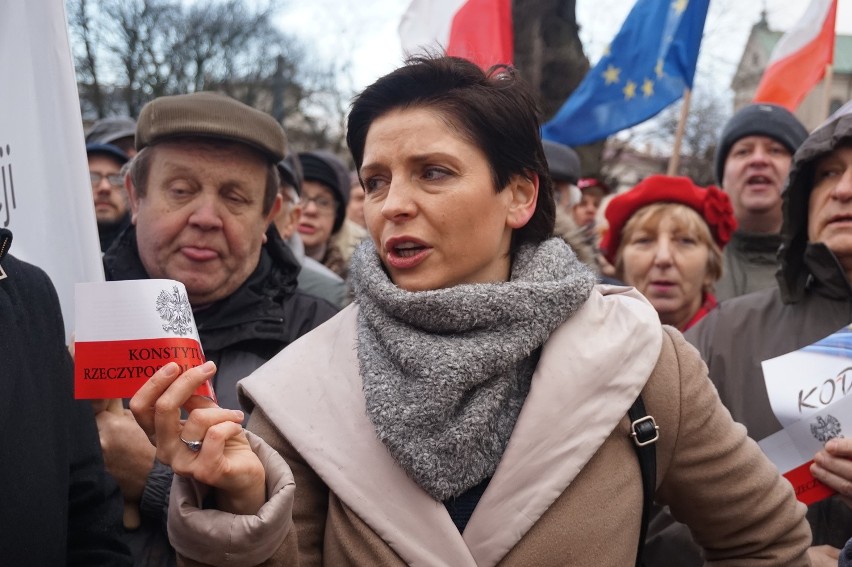 Manifestacja w obronie demokracji na placu Litewskim w...