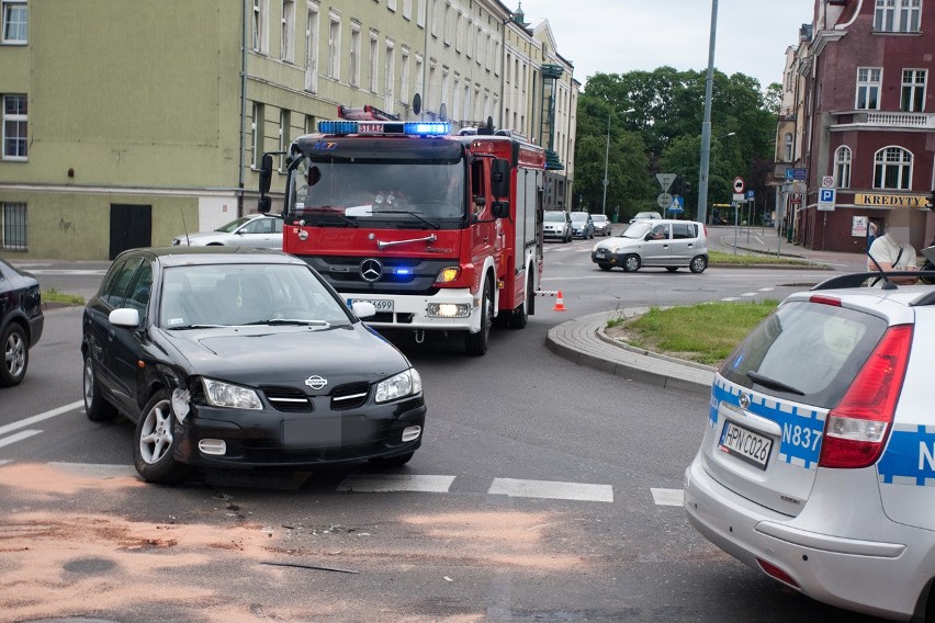 Kolizja na rondzie w centrum Słupska (zdjęcia, wideo) 