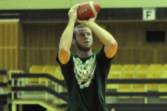 Jakub Dłoniak był wśród tych z koszykarzy Jeziora Tarnobrzeg, którzy zjawili się na pierwszym treningu.