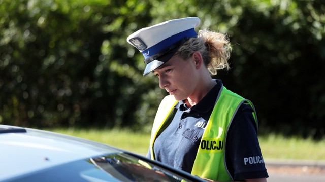 Kierowcy nie dość, że łamią przepis, to jeszcze denerwują się na policjantów