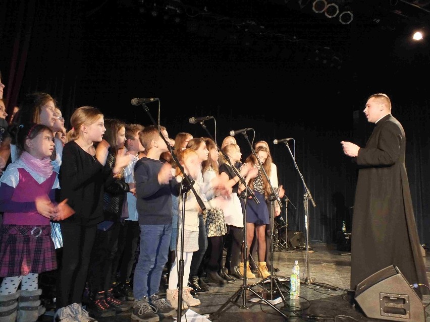 Religijny koncert w Starachowickim Centrum Kultury [ZDJĘCIA]