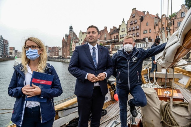 Konferencja organizatorów nadchodzacej edycji Baltic Sail Gdańsk. Spotkanie odbyło się na pokładzie żaglowca Generał Zaruski