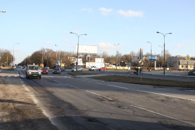 Dwukilometrowy odcinek ulicy Inflanckiej pomiędzy Strykowską i Łagiewnicką jest w fatalnym stanie i wymaga gruntownej przebudowy