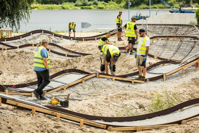 Nowy pumptrack powstaje w Starym Fordonie. Jego budowa już trwa. Dojazd do niego mają zapewnić nowe ścieżki rowerowe wzdłuż ul. Promenada oraz łączące nabrzeże z ul. Promenada.