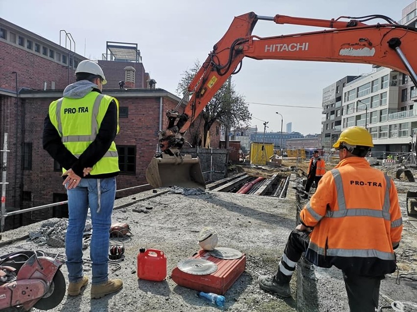 Dziś duże prace na moście Pomorskim. Demontują płytę (ZOBACZ)