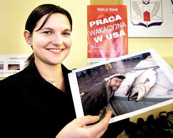 Karolina Nasternak z Koprzywnicy już "zaklepała&#8221; sobie miejsce pracy w przetwórni ryb na Alasce. Wczoraj rozmawiała z przyszłym pracodawcą, który na spotkanie przywiózł zdjęcia swoje, pracowników i firmy.  