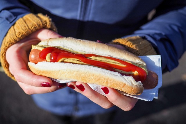 Hot dogi wegetariańskie w Żabce będzie można kupić w przyszłym roku.