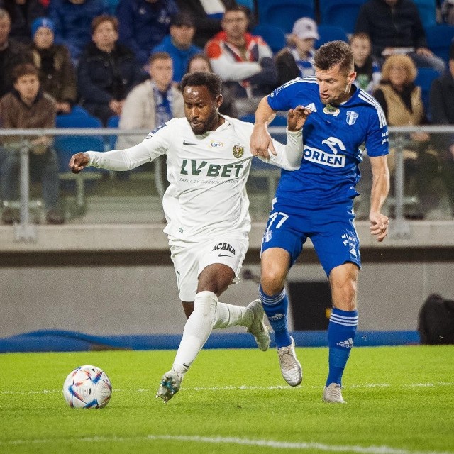 Śląsk Wrocław wygrał z Wisłą Płock 2:1 w meczu 15. kolejki PKO Ekstraklasy. Oceniliśmy piłkarzy Śląska za występ w tym spotkaniu. Oceny w skali od 1 do 10, gdzie 10 to klasa światowa, a 1 to występ poniżej wszelkiej krytyki.Do kolejnych piłkarzy przejdziesz za pomocą gestów oraz strzałek