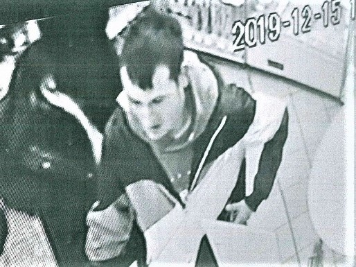 Zabrzańska Policja poszukuje mężczyzny, który podejrzany jest o kradzież karty płatniczej i późniejsze jej używanie