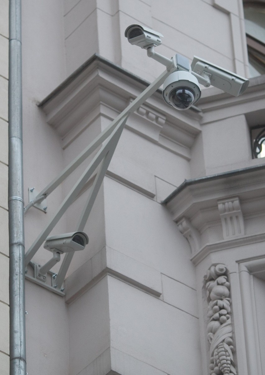Na ul. Piotrkowskiej jest już pierwsza kamera monitoringu [ZDJĘCIA]