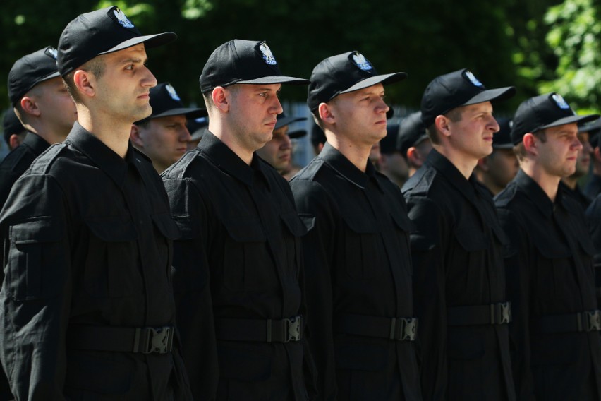 Lubelska policja ma nowych funkcjonariuszy. Ślubowanie złożyło 36 osób (ZDJĘCIA, WIDEO)