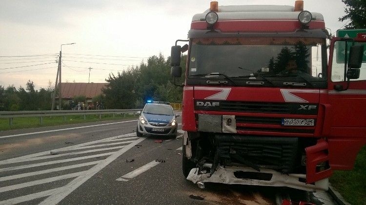 Poważny wypadek na drodze krajowej numer 73 w Stopnicy. Kierowca zmarł