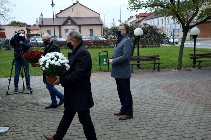 Władze powiatu koneckiego uczciły Święto Niepodległości nie tylko chryzantemami [ZDJĘCIA]