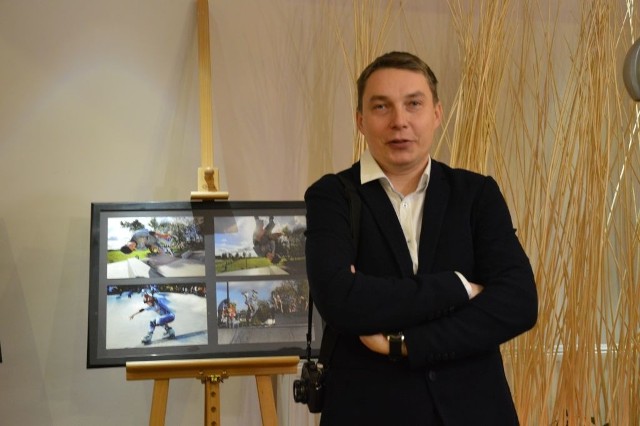 Nasz fotoreporter Olek Knitter zaprasza do oglądania swoich zdjęć ze skateparku.Sam by się nie odważył tak "latać" w tym miejscu, ale pokazać w obiektywie - i owszem. Aleksander Knitter na otwarciu wystawy