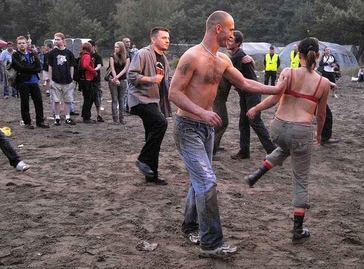 Zdjecia z sobotniego festiwalu "Warhead" w Ustce. Gwiazdą...