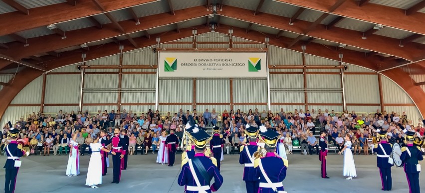 W Minikowie trwa dzisiaj Piknik Niepodległości. Odwiedzający...